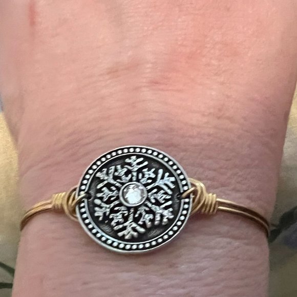 Luca + Danni Jewelry - Luca and Danni - Snowflake Bangle Bracelet w/Crystal - Regular Size - Brass Tone